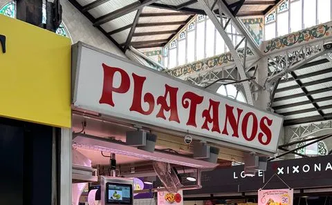 Tour de Type: Mamdani and Wendy’s Get the Bespoke Font Treatment, Plus a Street Tour of Valencia Signage