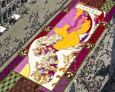 brussels rolls out hokusai’s great wave in 750,000 dahlias for flower carpet 2026