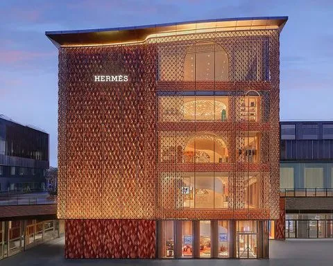 Hermès beijing flagship wrapped in a rose-pink ceramic veil by mamou-mani
